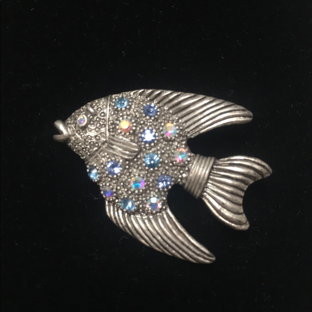 Beautiful Rhinestone Fish Brooch - Picture 3 of 8